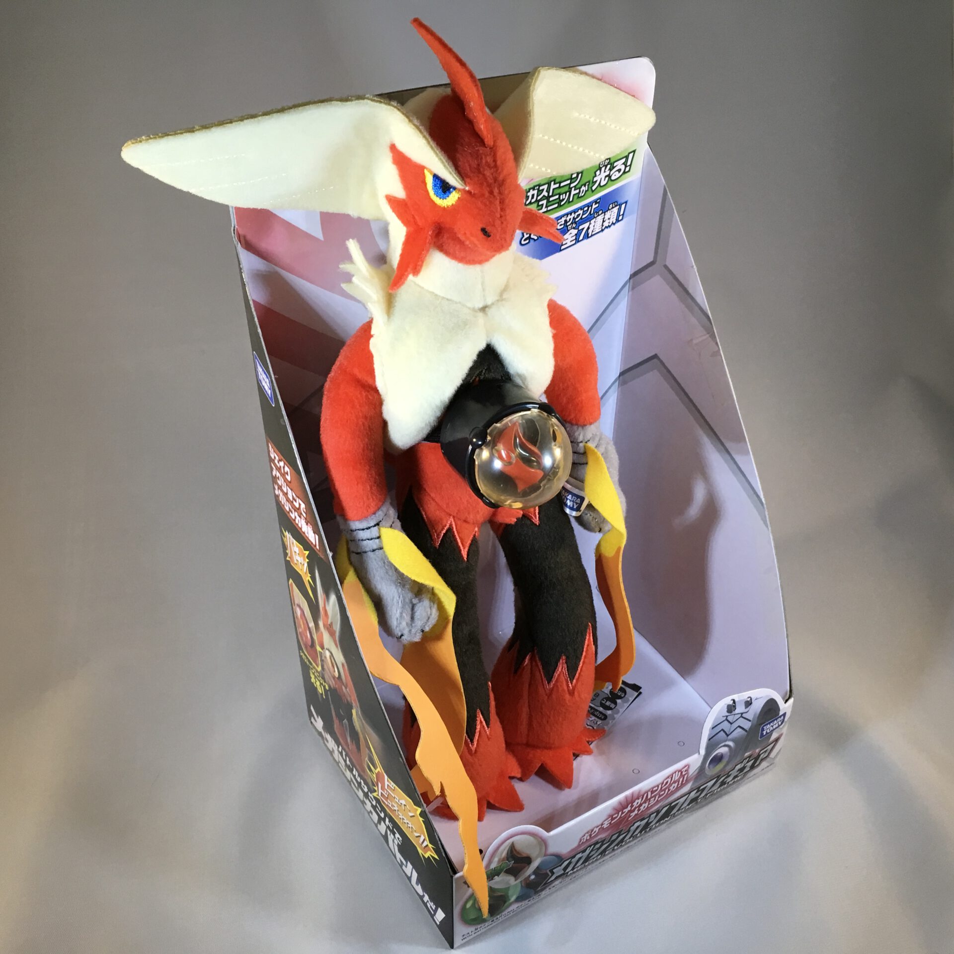 Mega Blaziken Pokémon Mega Evolução Tomy em Promoção na Americanas